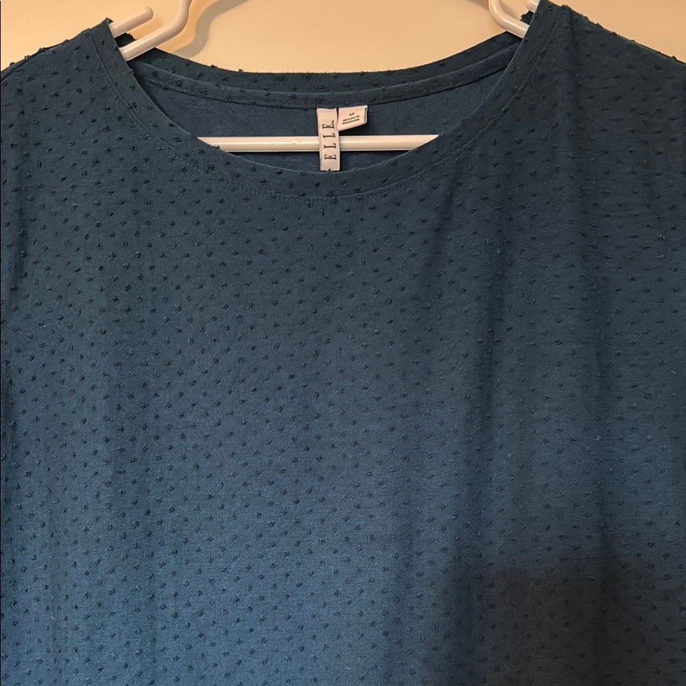 Elle Women's Teal Blue Textured Top M cap sleeve rounded hem yoke pleat